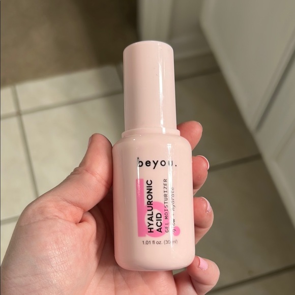 Pink Hyaluronic Acid Moisturizer - Picture 1 of 3